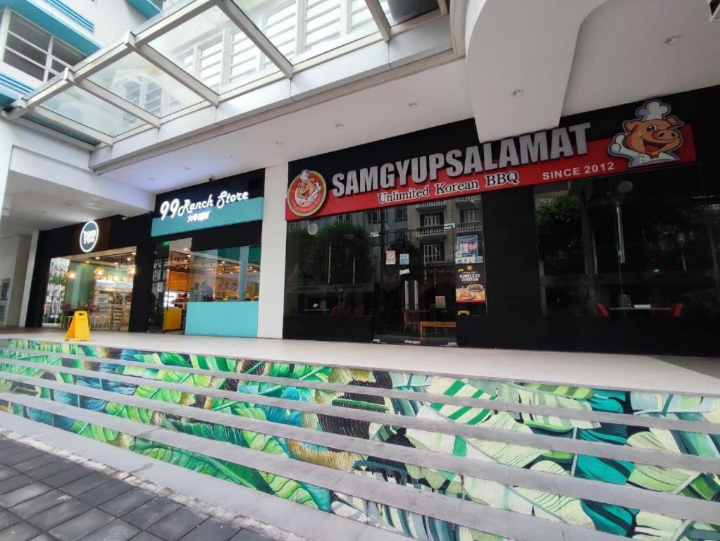 Two Palmtree Villas Newport Boulevard Near Naia 3 Pasay City Манила Екстериор снимка