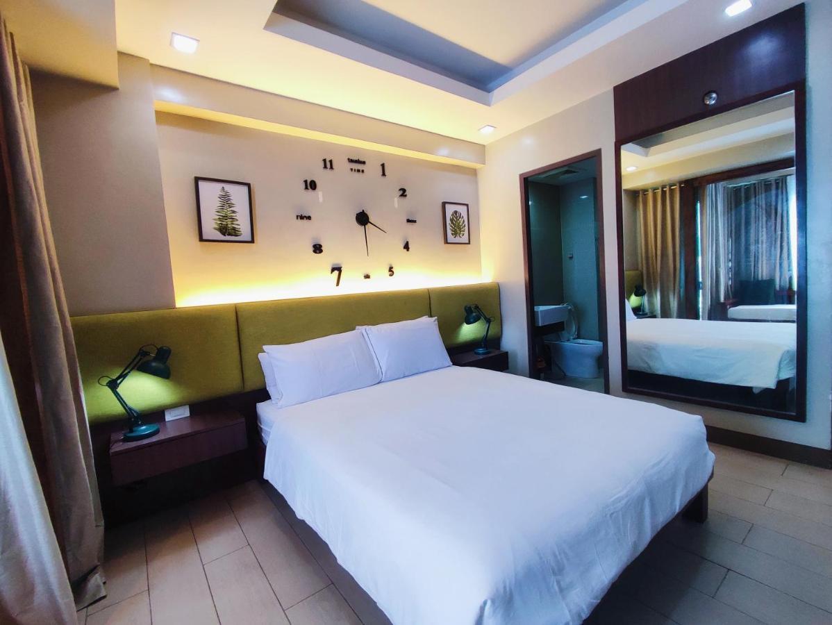 Two Palmtree Villas Newport Boulevard Near Naia 3 Pasay City Манила Екстериор снимка